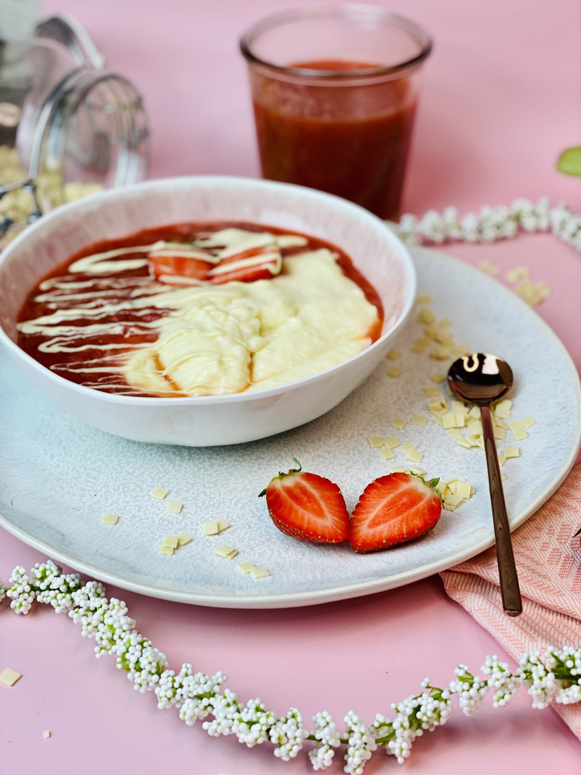 Protein-Grießpudding mit Rhabarber-Erdbeer-Kompott – Rezept ...