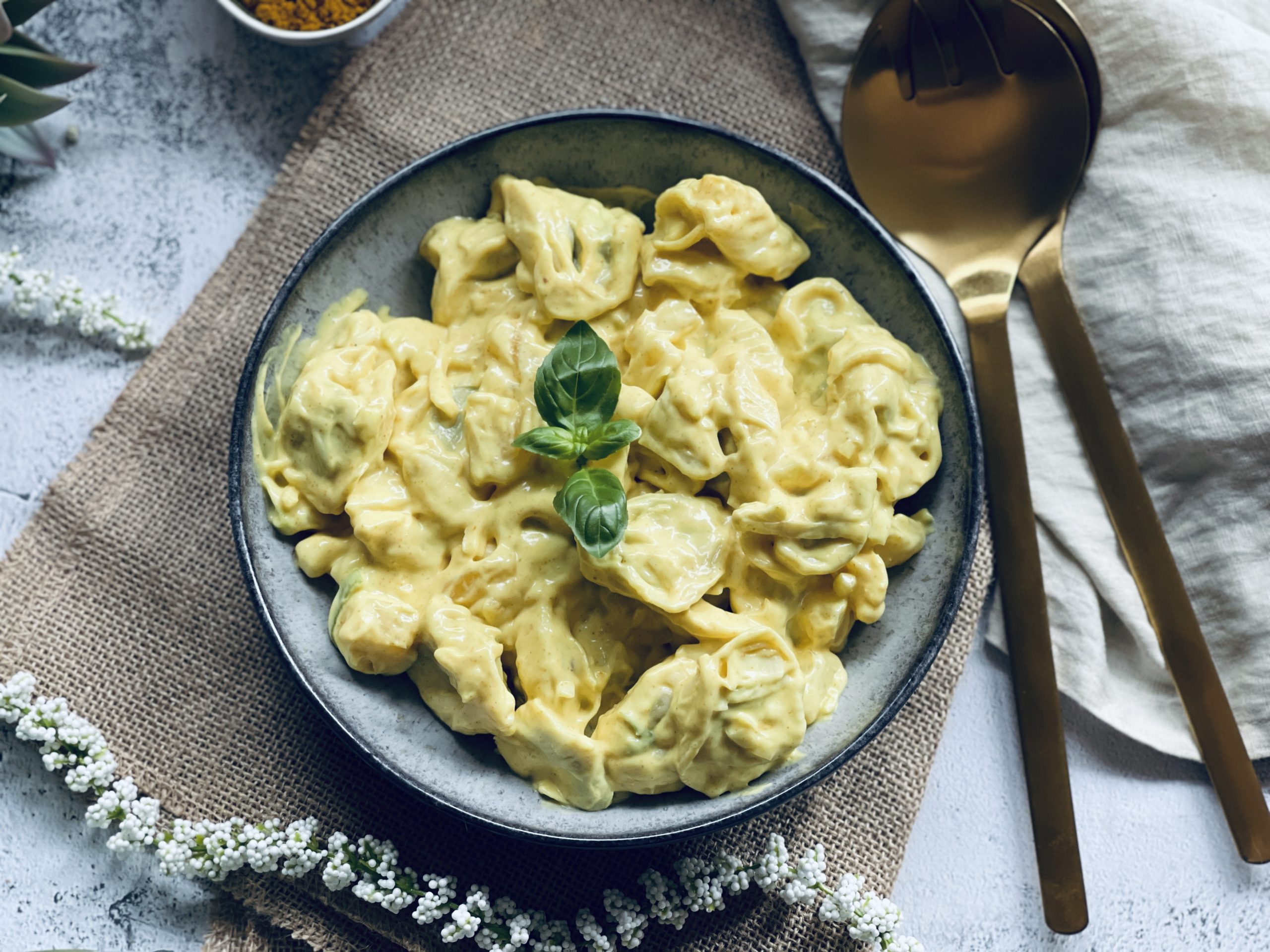Tortellini-Salat mit Curry, Lauch und Ananas Rezept - Jussilicious-Foodblog