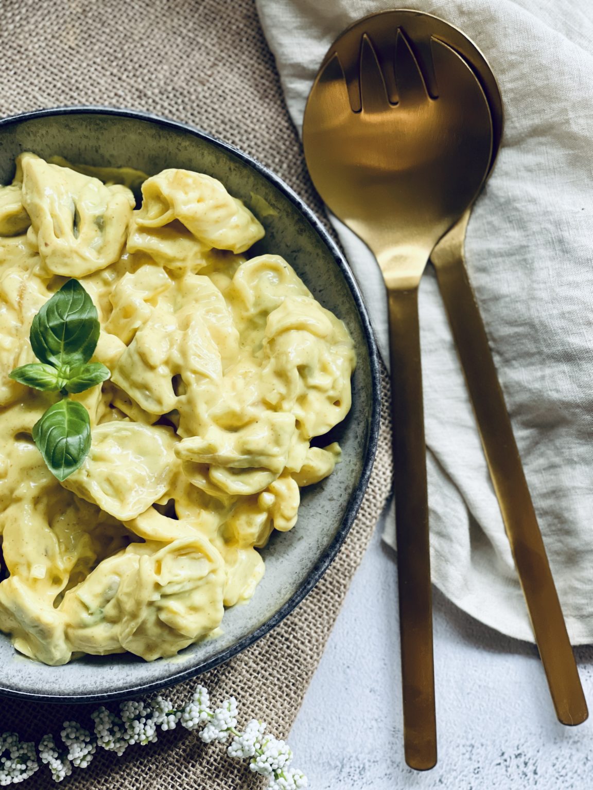Tortellini-Salat mit Curry, Lauch und Ananas Rezept - Jussilicious-Foodblog