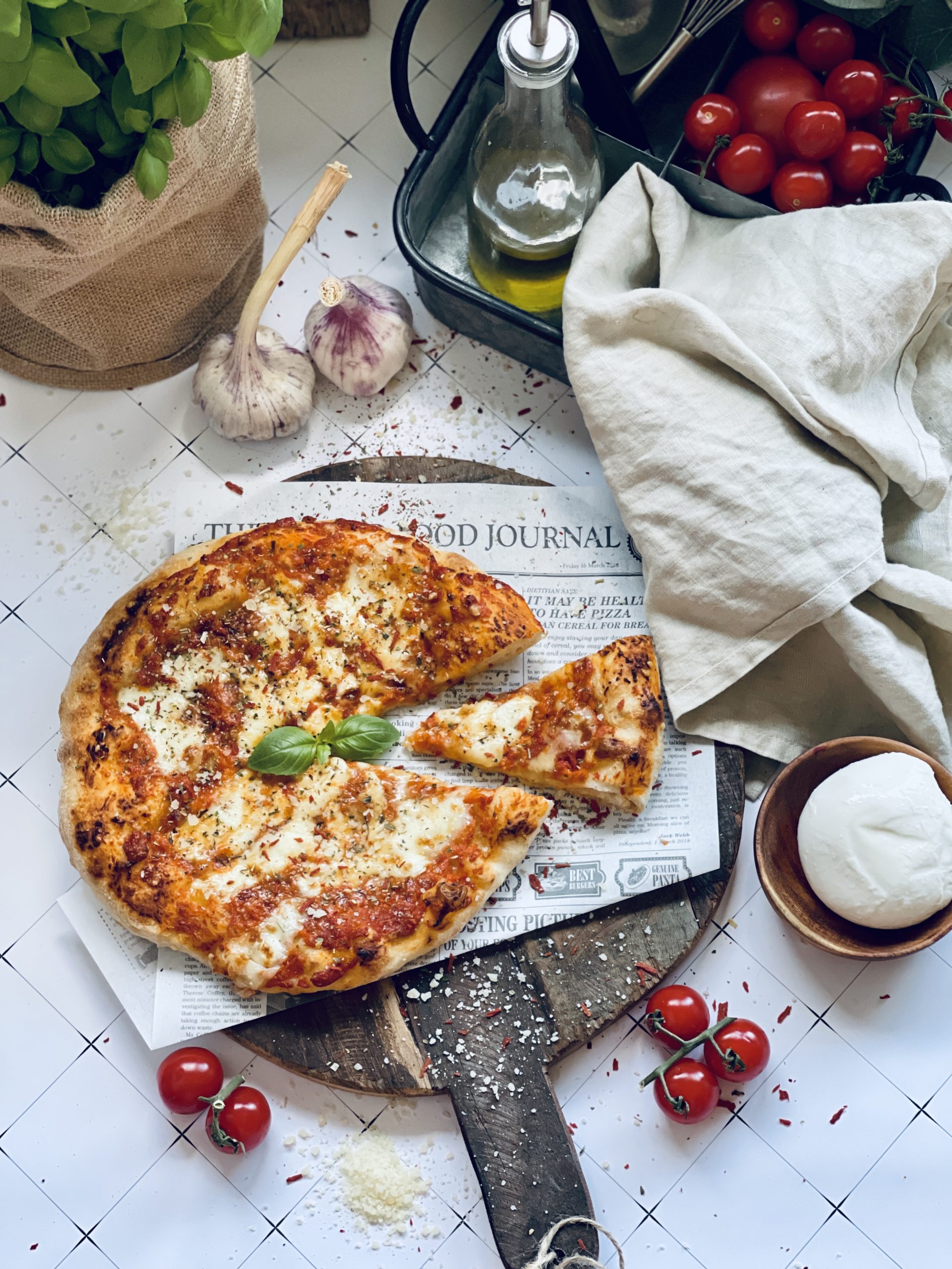 Die ultimative fluffige Pizza mit krossem Boden Rezept - Jussilicious ...