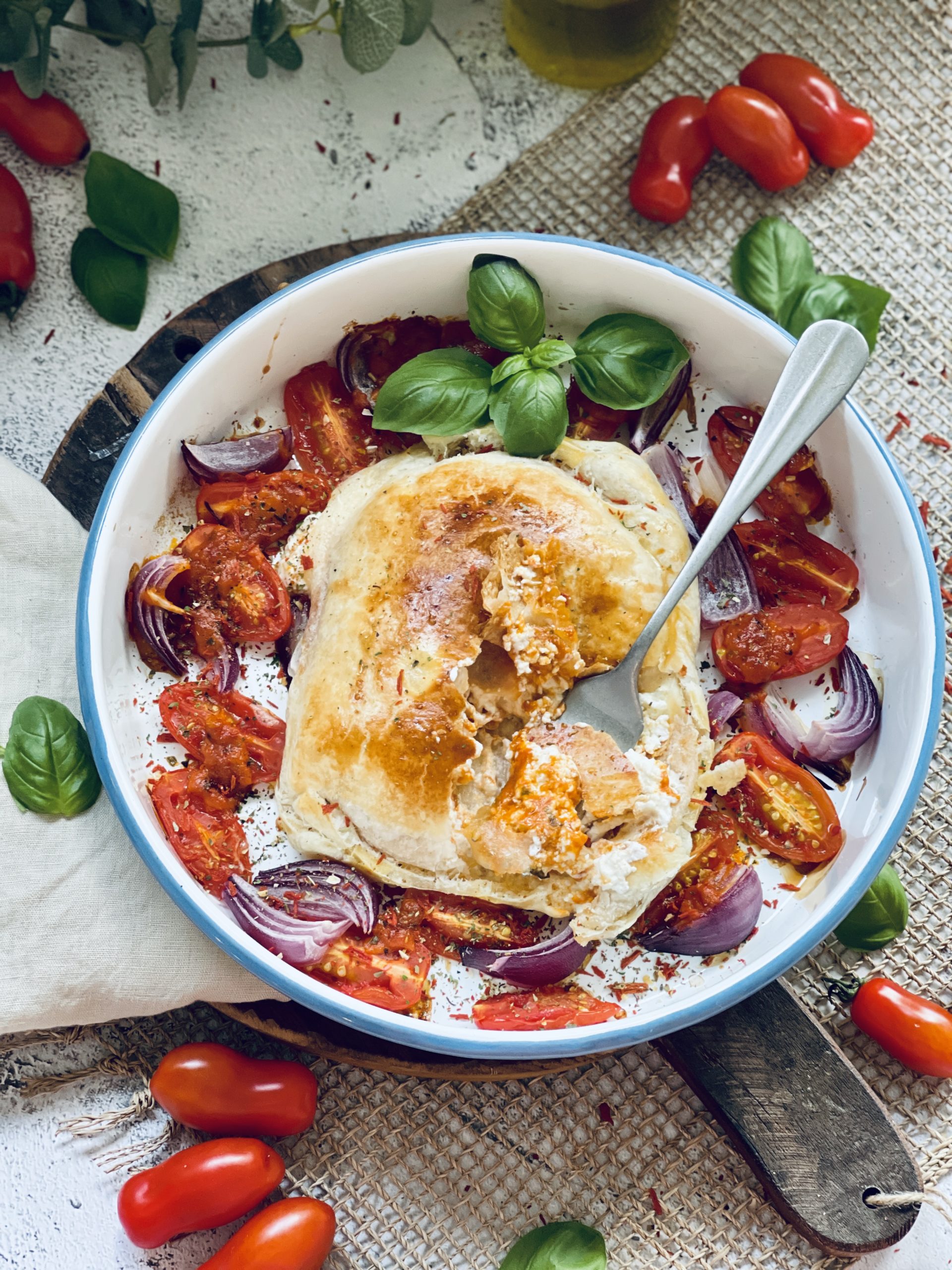 Warmer Fetakäse im Blätterteig mit Pesto Rezept - Jussilicious-Foodblog