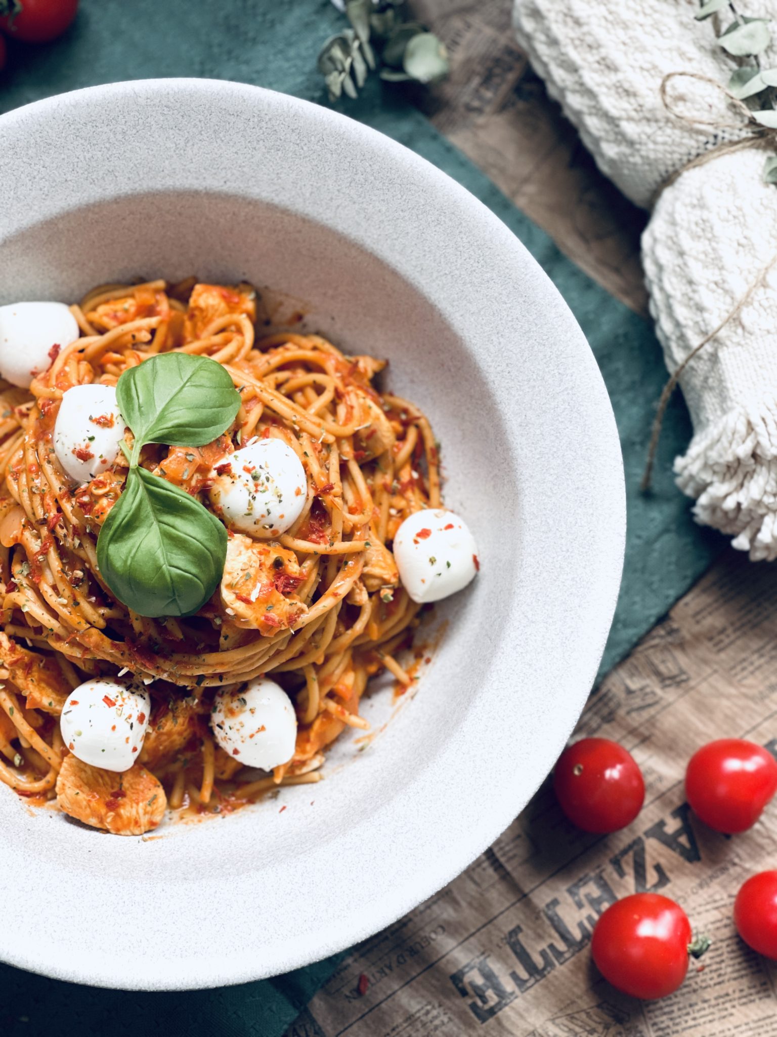 Spaghetti mit Hähnchen-Tomaten-Sahne-Soße Rezept - Jussilicious-Foodblog