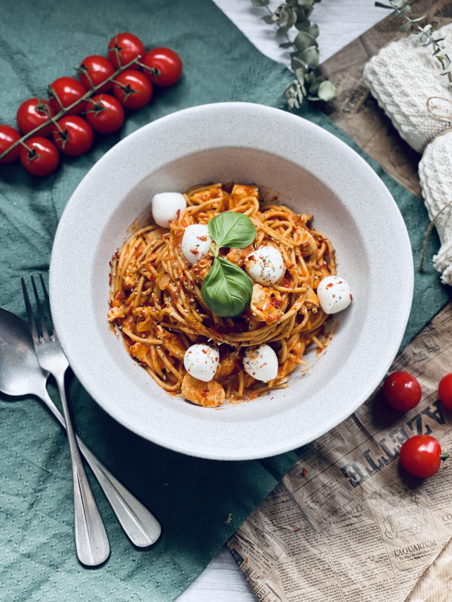 Spaghetti mit Hähnchen-Tomaten-Sahne-Soße Rezept - Jussilicious-Foodblog