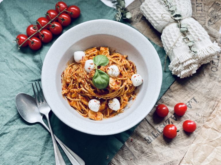 Spaghetti mit Hähnchen-Tomaten-Sahne-Soße Rezept - Jussilicious-Foodblog