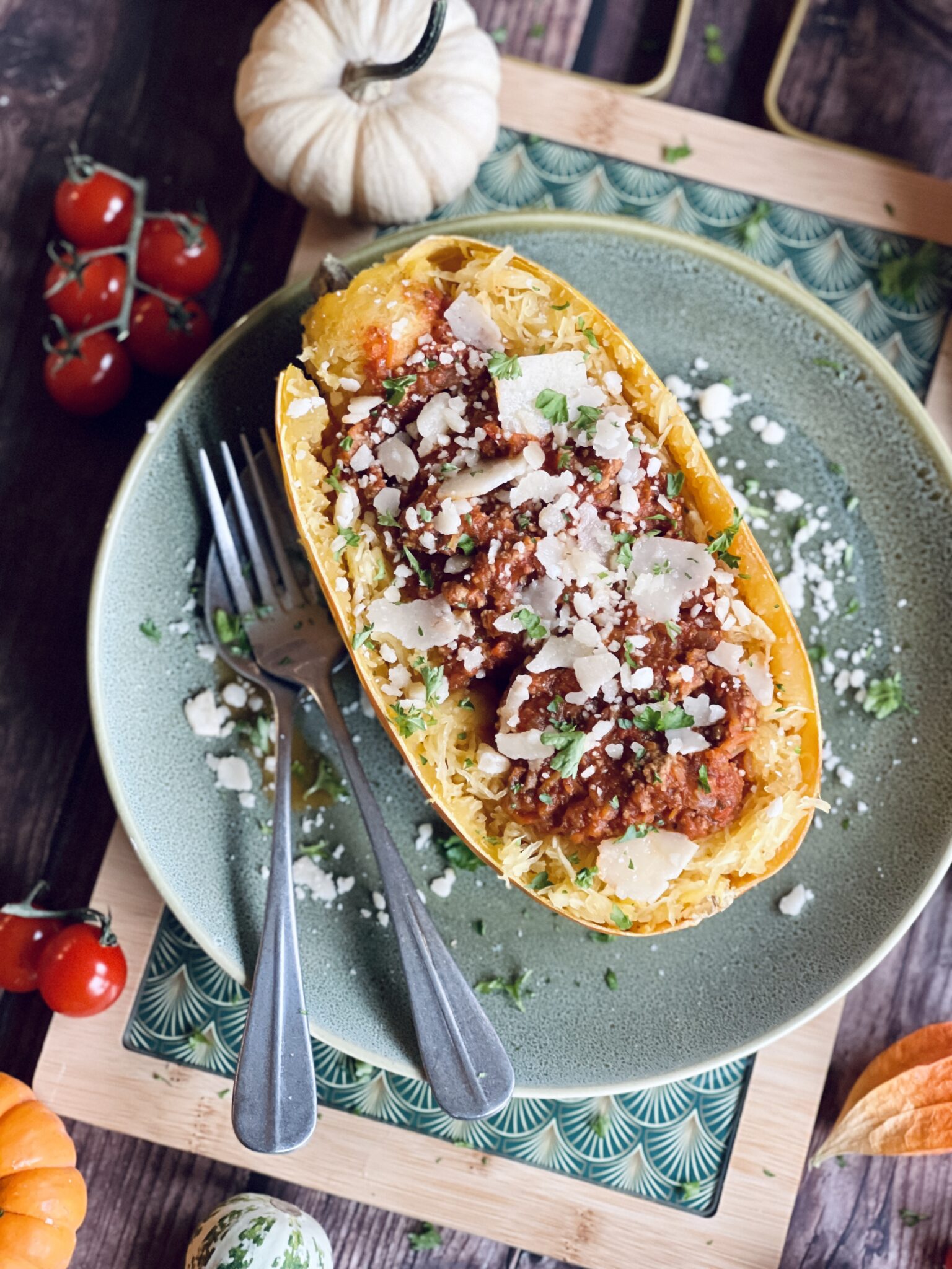 Spaghettikürbis mit Bolognese Rezept - Jussilicious-Foodblog