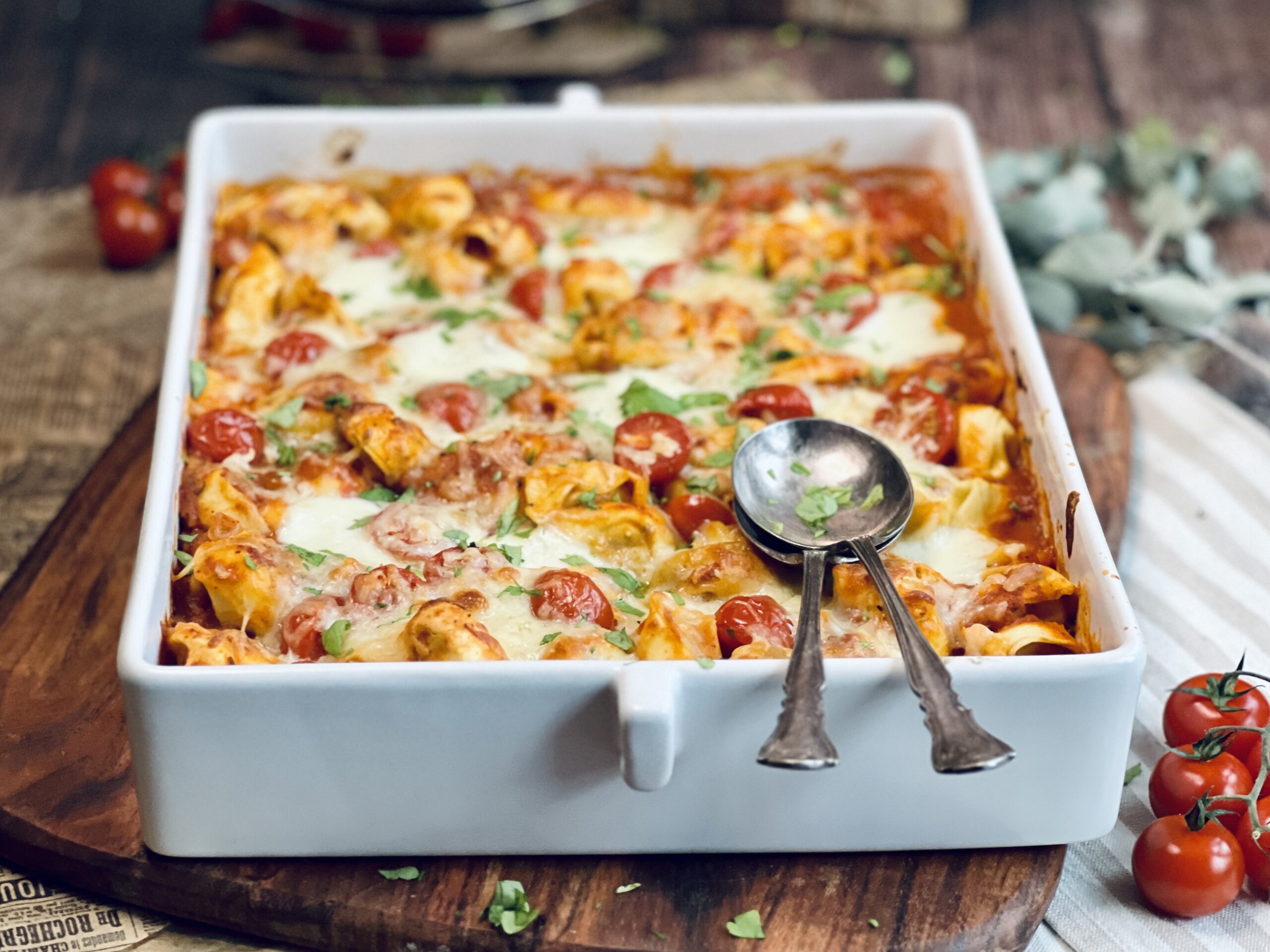 Tomate-Mozzarella Tortellini Auflauf Rezept - Jussilicious-Foodblog