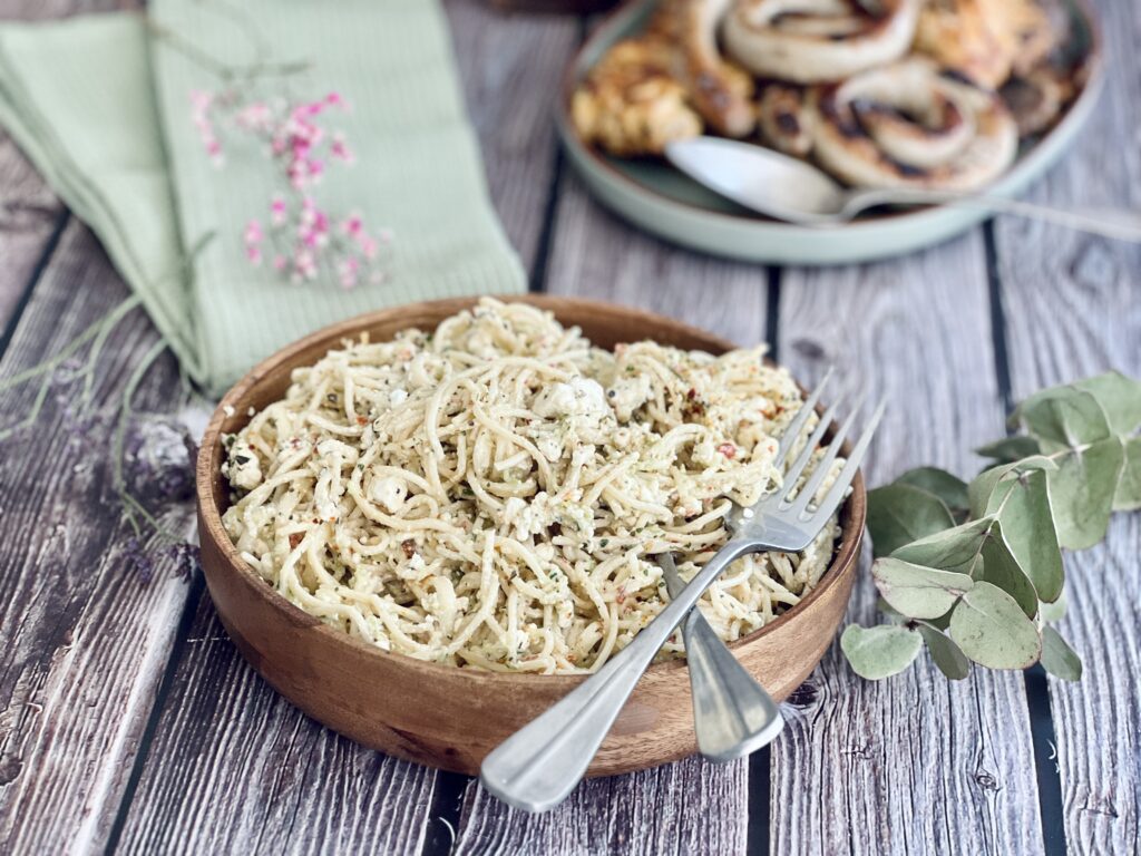 Schneller Spaghettisalat mit Feta – Rezept - Jussilicious-Foodblog
