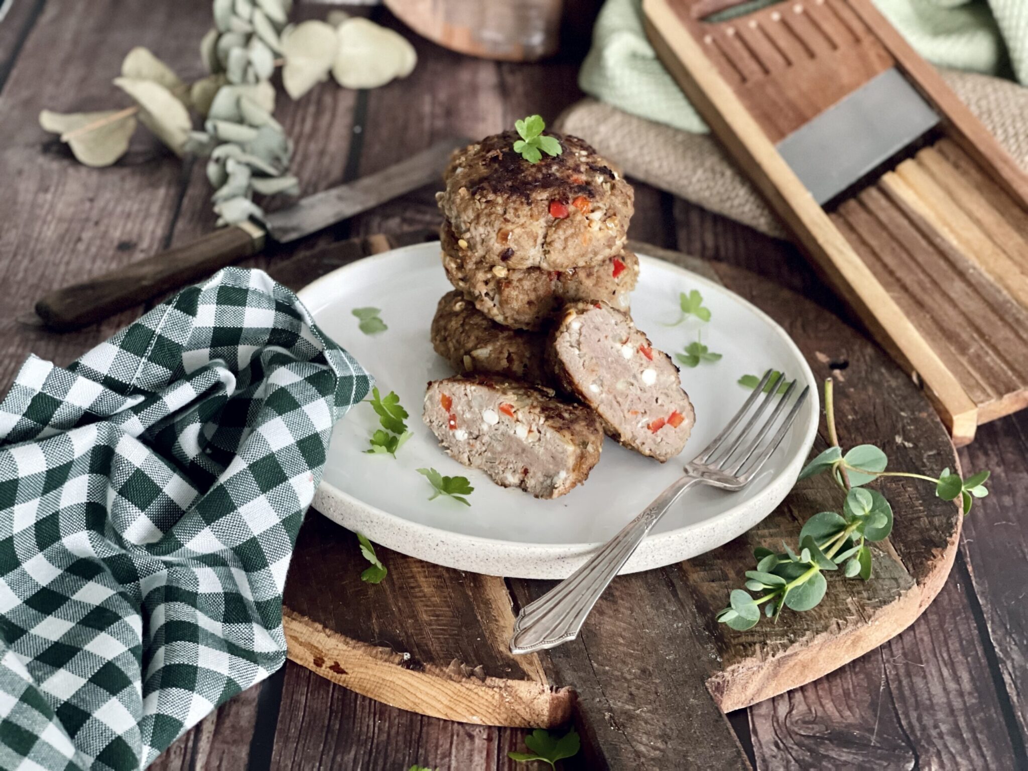Bunte Frikadellen mit Gemüse und Feta Rezept – Jussilicious-Foodblog