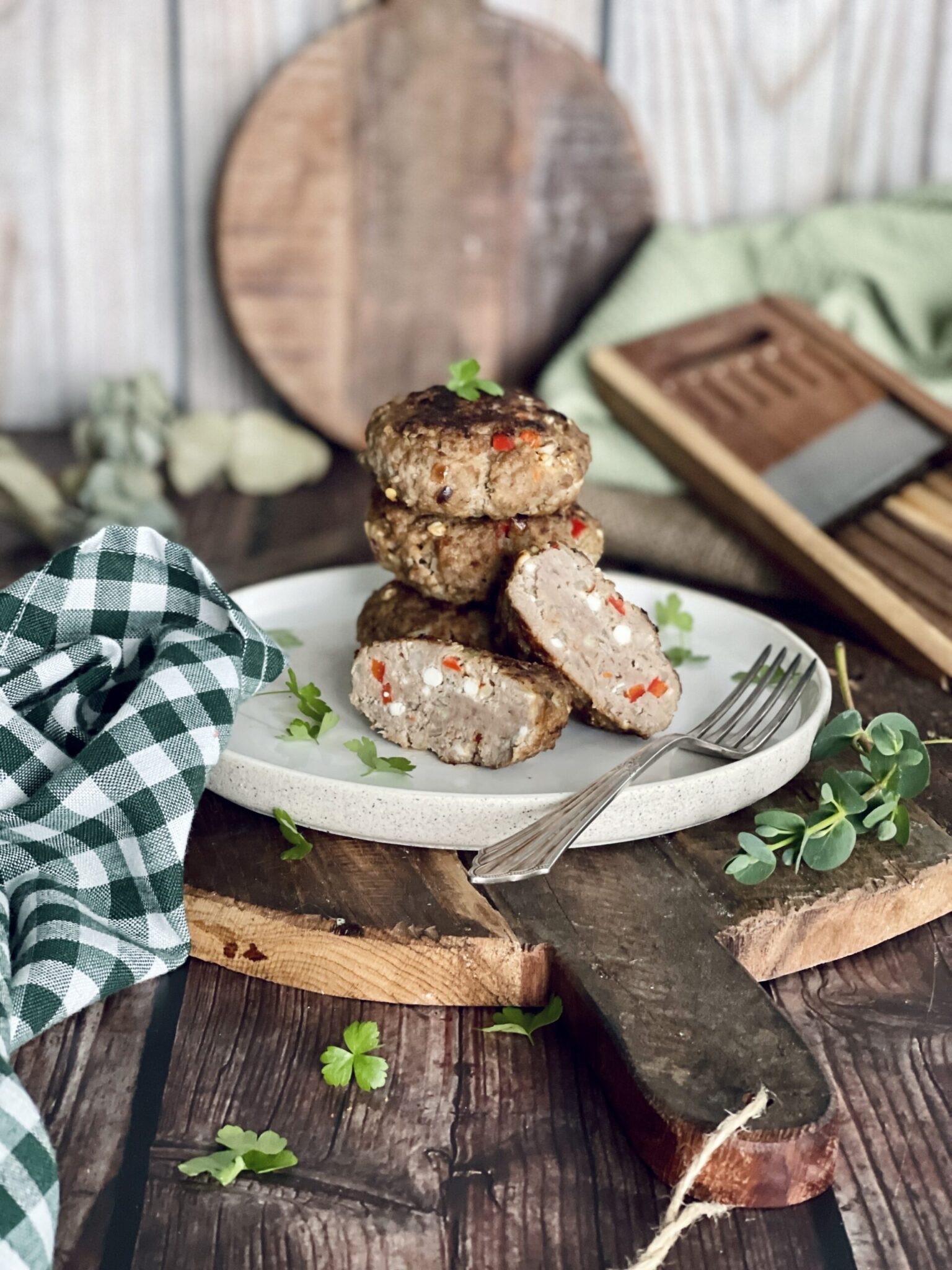 Bunte Frikadellen mit Gemüse und Feta Rezept – Jussilicious-Foodblog Bunte Frikadellen mit Gemüse und Feta Rezept – Jussilicious-Foodblog